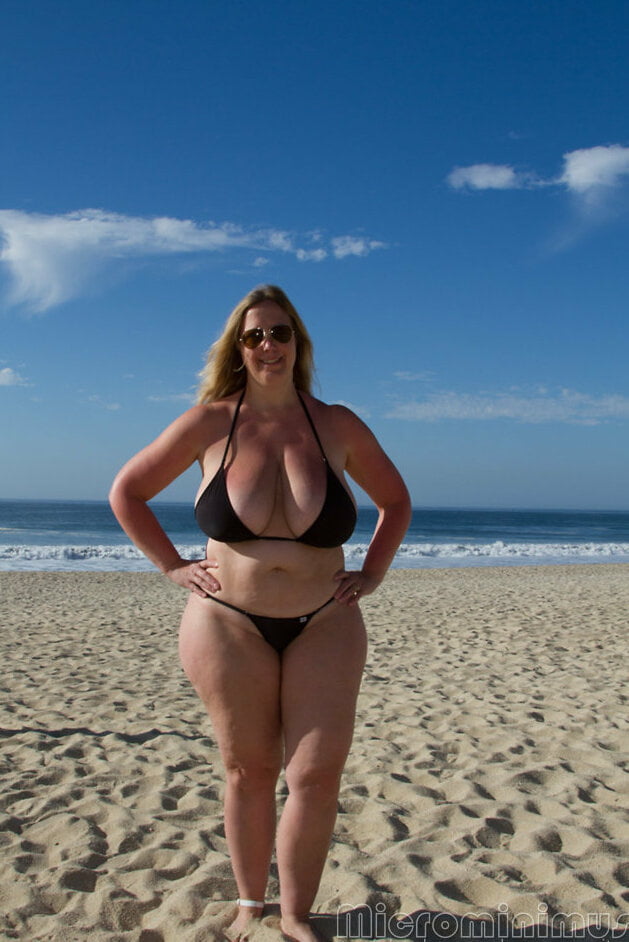 Pilot reccomend pics of big boobs in tiny bikinis