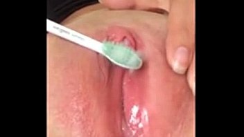 Electric toothbrush fingering squirt