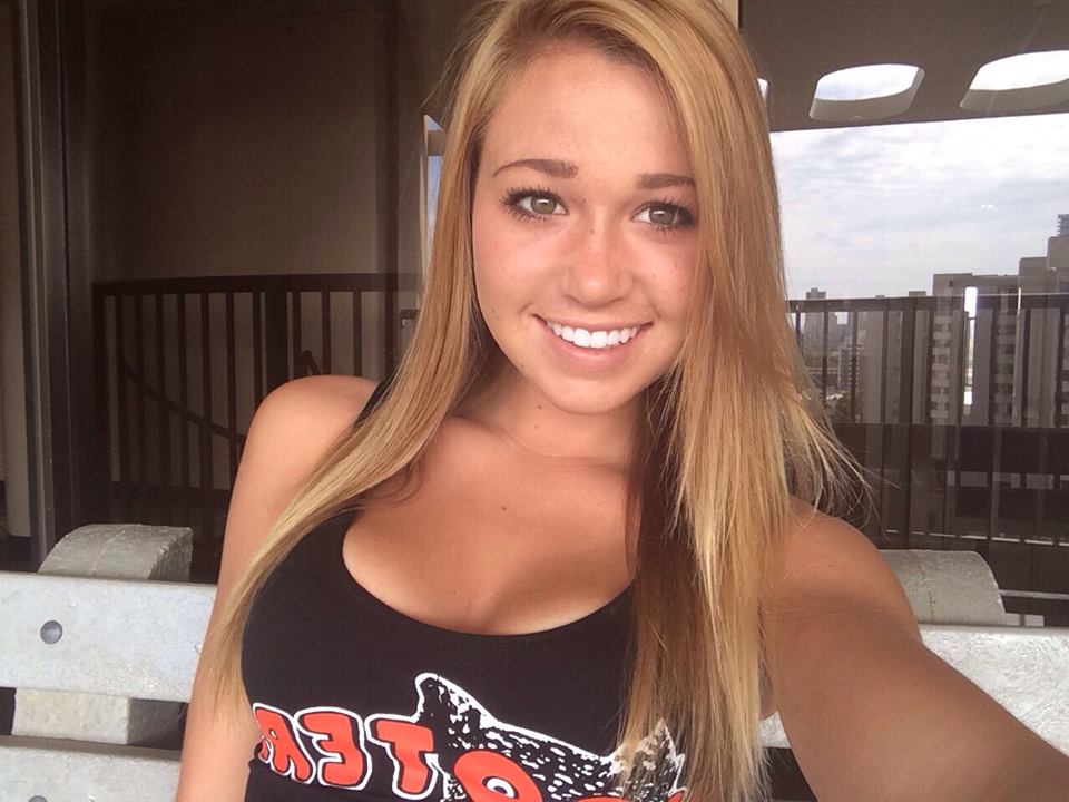 Women of hooters nude - Pics and galleries