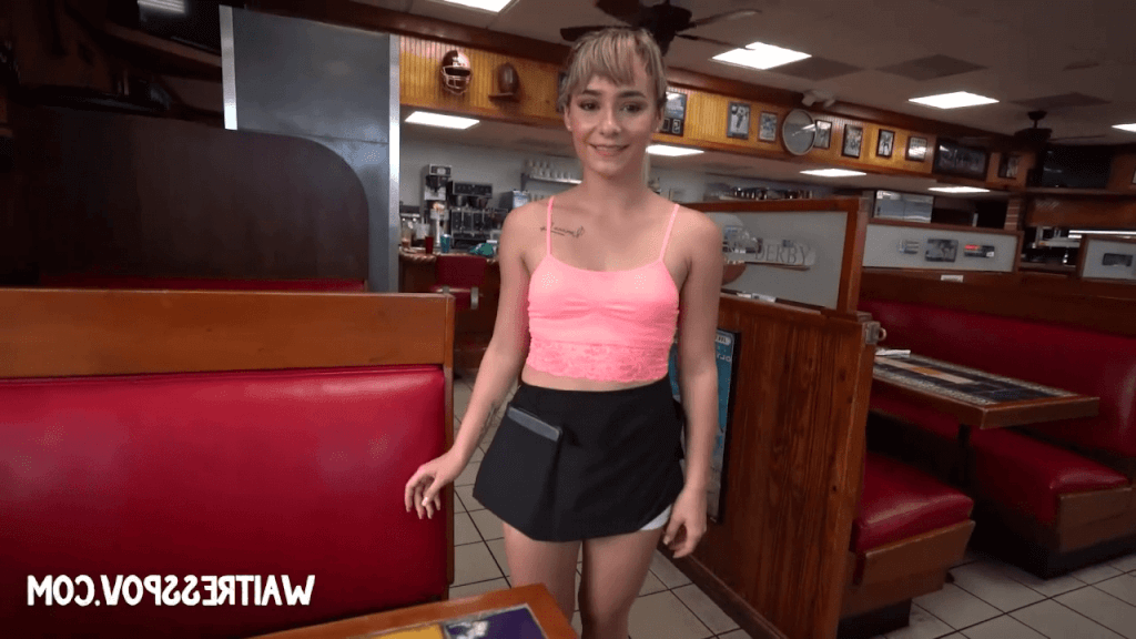 Candid teen waitress perfect legs and booty.