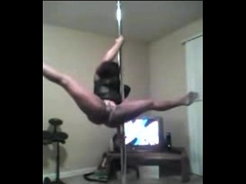 Babe dance strip pole