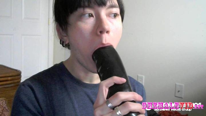 Red V. reccomend asian lesbian massagers
