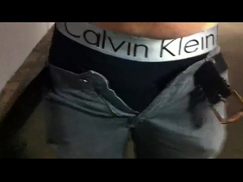 Moonshine reccomend sagging outside with calvin klein